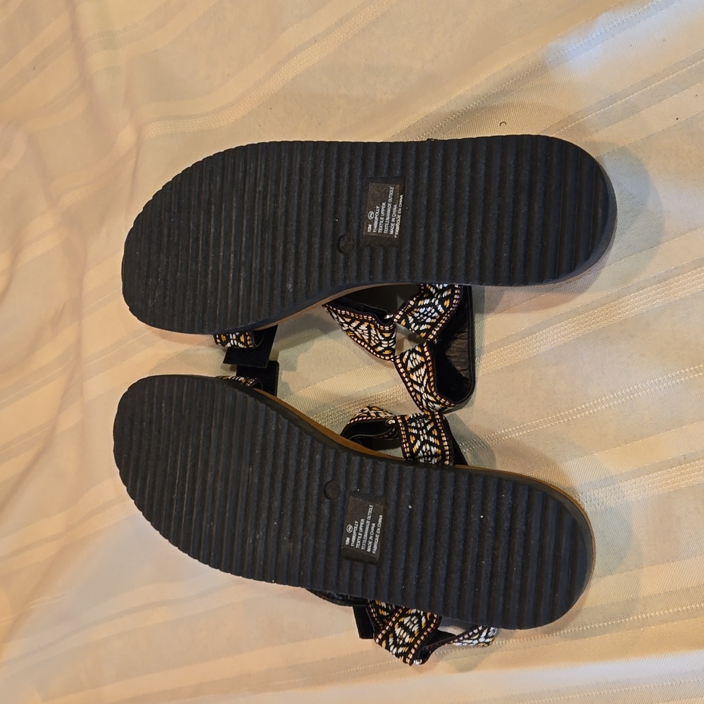 Sandals - Picture 3 of 3